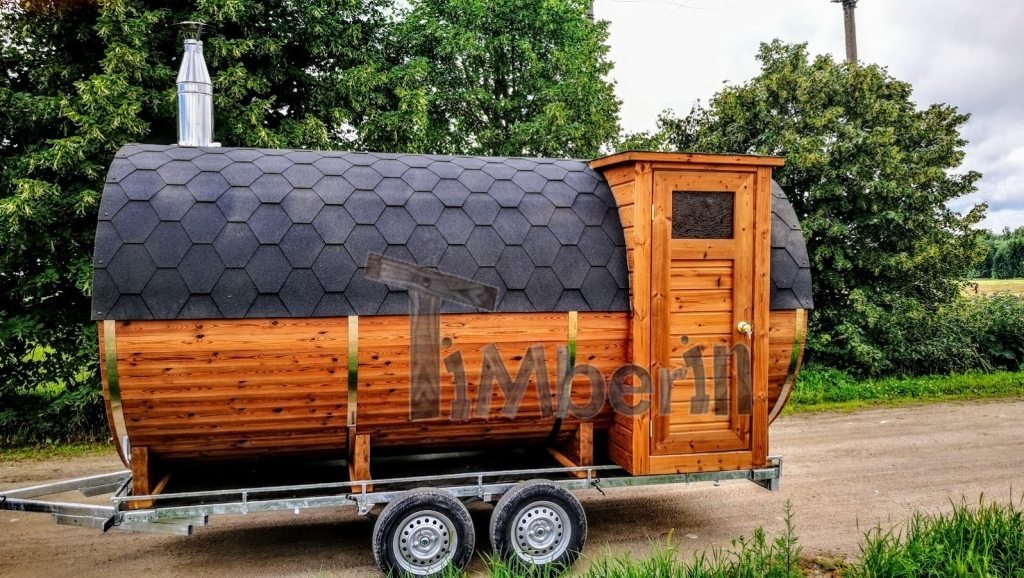 Mobile Außensauna mit halbem Panoramafenster am Anhänger ThermoHolz