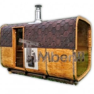 Quadratische Aussensauna mit Holzofen und Vorraum